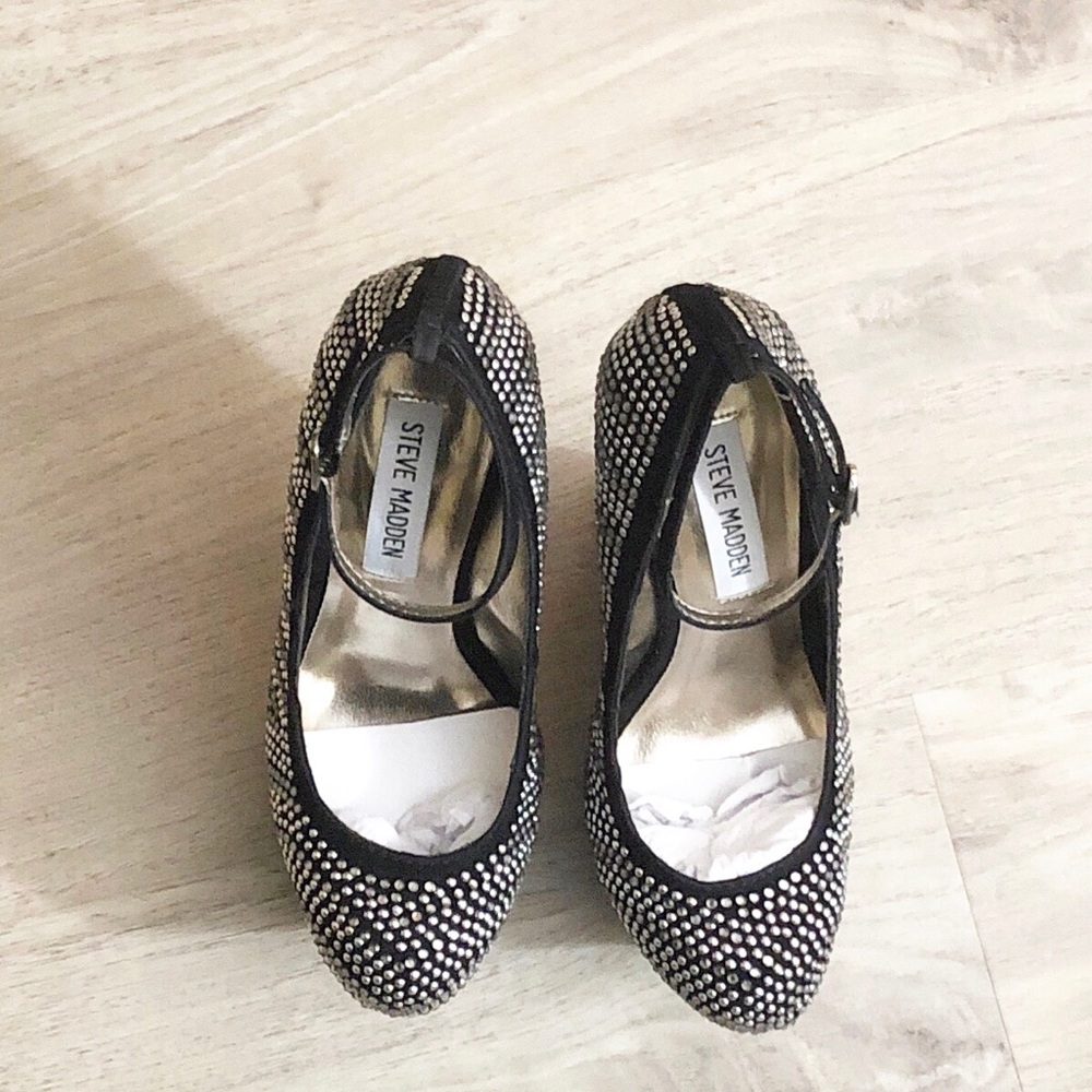 NWOT Steve Madden Gossip Pump with rhinestones. - Picture 5 of 9